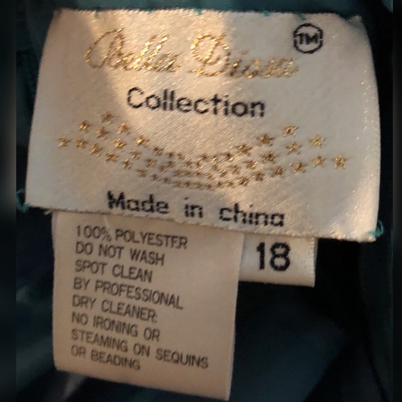 Bella Diana Formal Dress - Picture 5 of 5